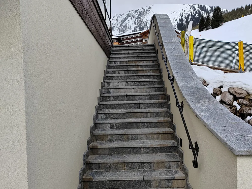 eisfreie Treppe im Hotel Singer